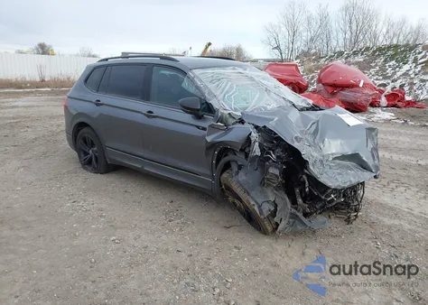 2023 Volkswagen Tiguan 2.0T Se R-Line Black z USA, uszkodzony, nr VIN 3VV8B7AX9PM068226